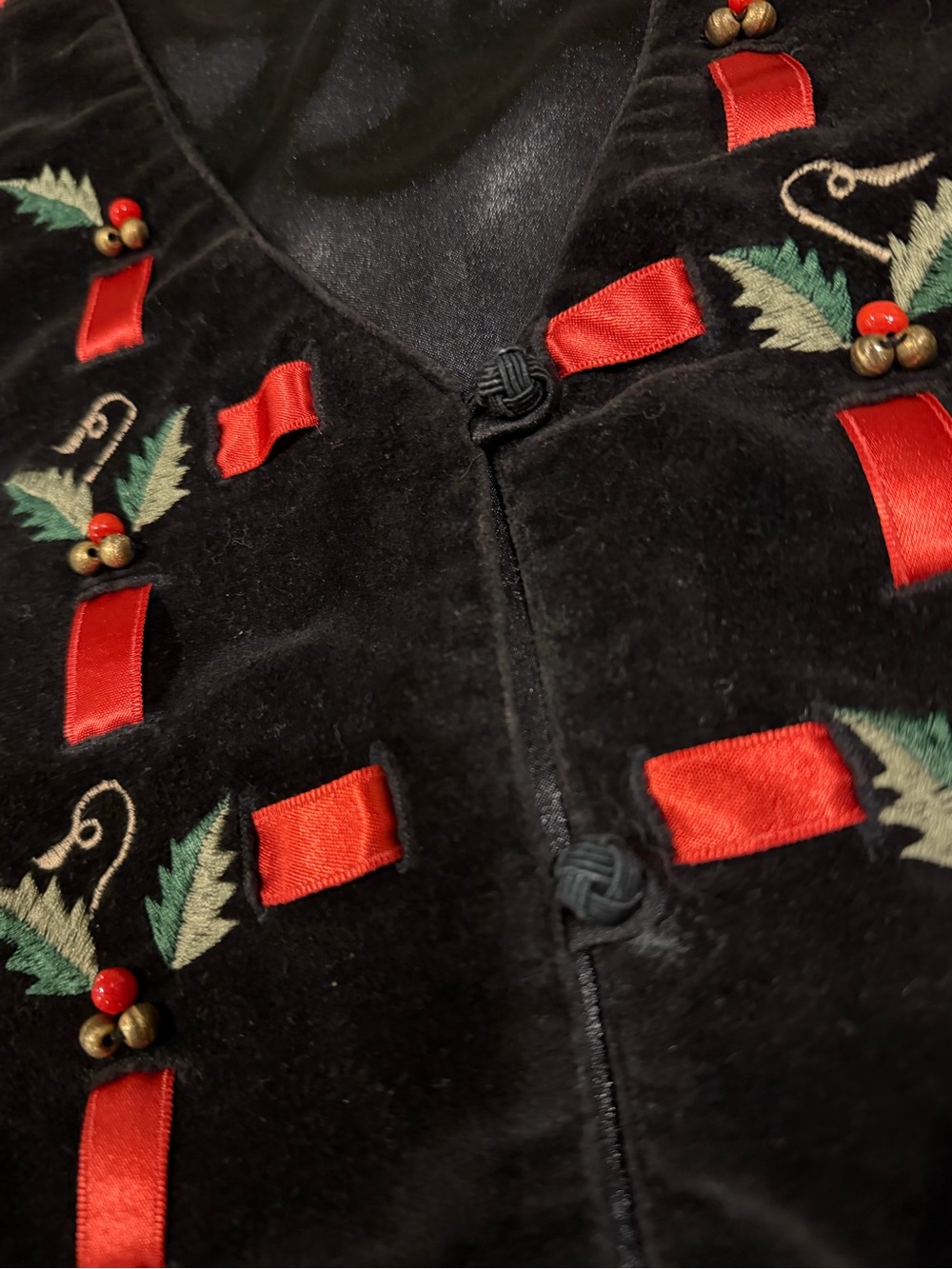 Vintage Tantrums Black Velvet Christmas Vest Holly Ribbon Large - Picture 4 of 9